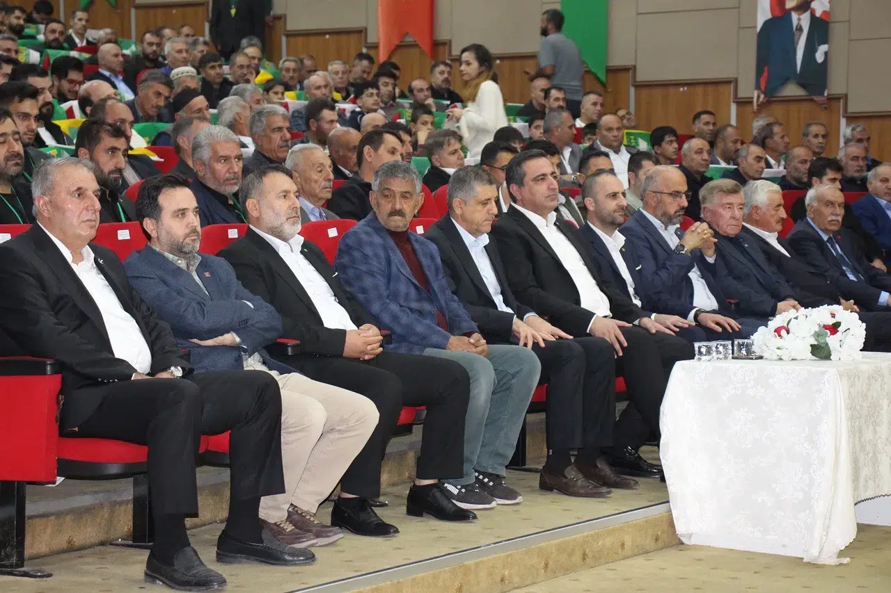Ramanlı Ağrı kongresinde Meclis'teki yasa sürecine dair önemli mesajlar verdi