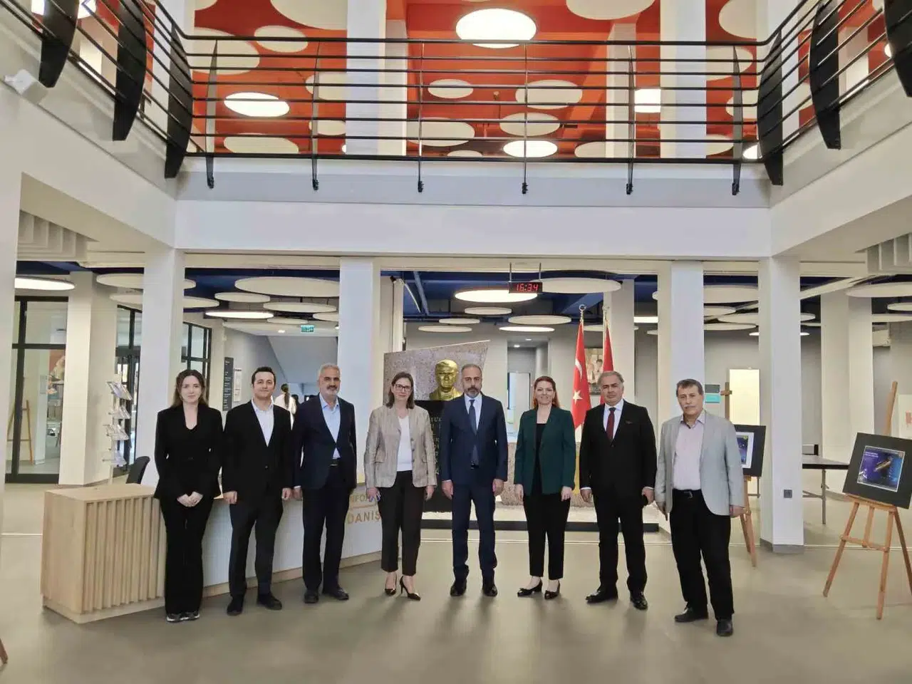 Rektör Şevli Bitlis'teki Özel Eren Fen ve Teknoloji Lisesini ziyaret etti