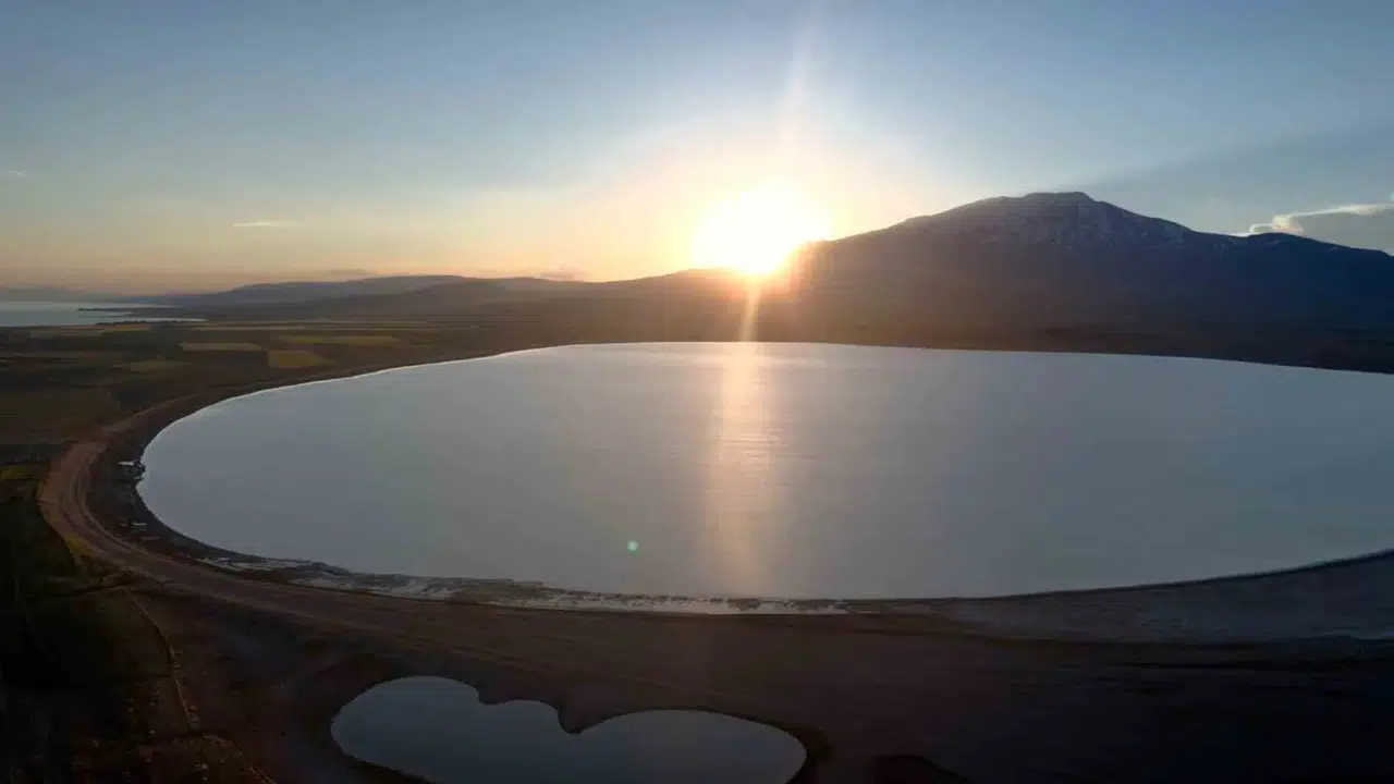 Bitlis'te iki göl arasında unutulmaz gün batımı manzarası