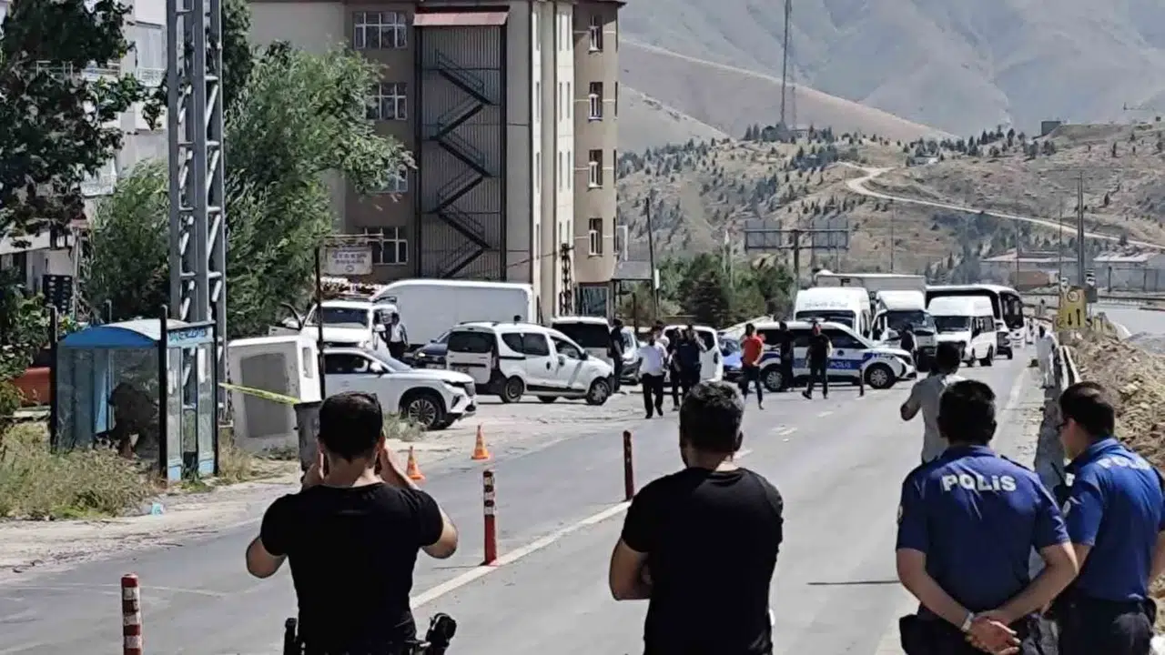 Bitlis'te durakta unutulan çanta paniğe neden oldu?