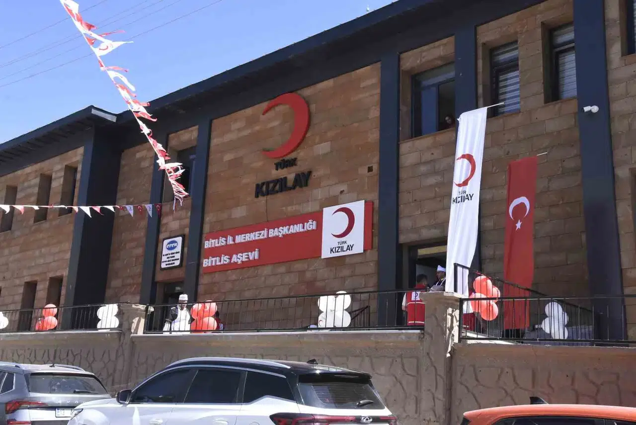 Bitlis’te ihtiyaç sahiplerine sıcak yemek sunacak aşevi kapılarını açtı