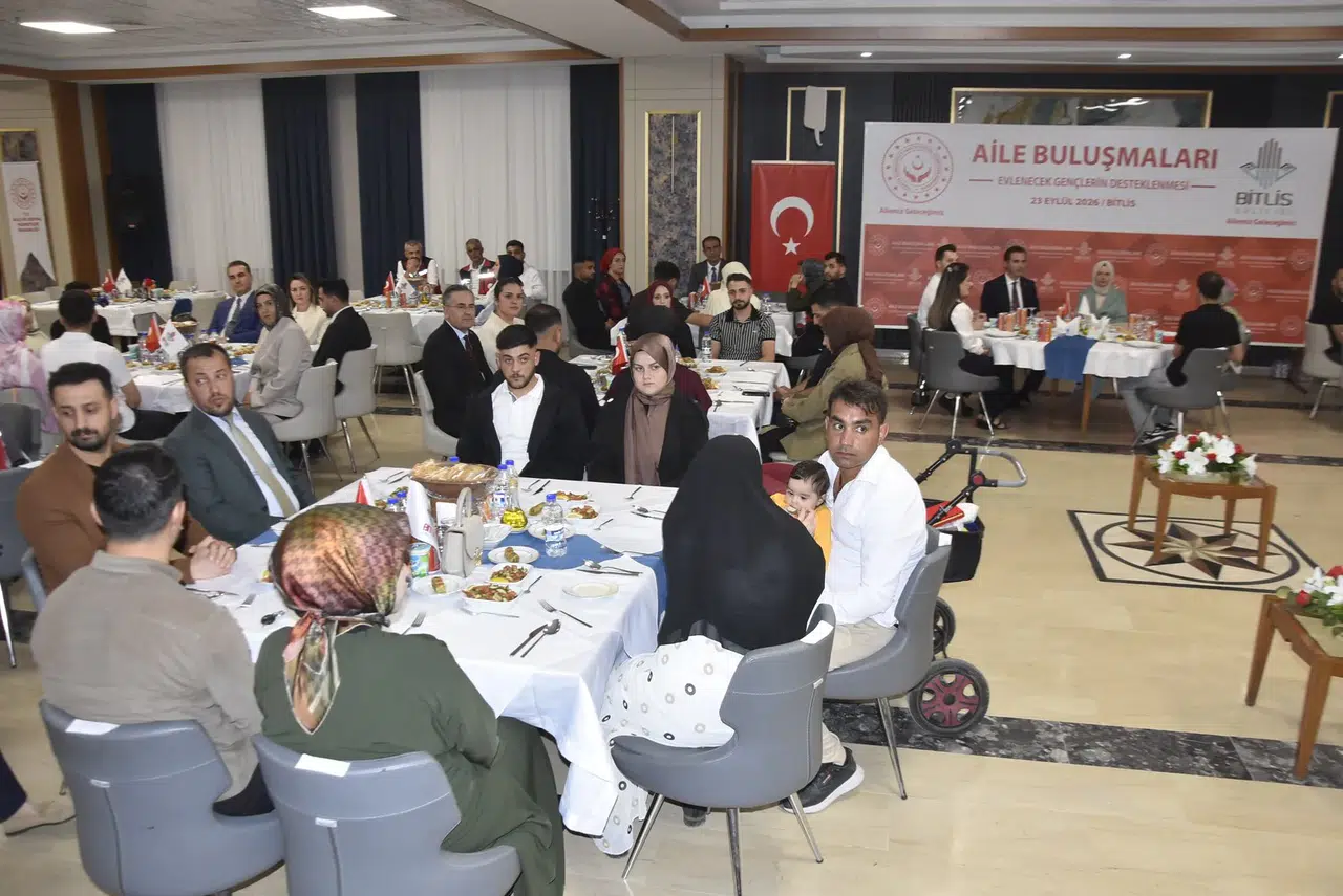 Bitlis’te devlet desteğiyle evlenen çiftler etkinlikte bir araya geldi