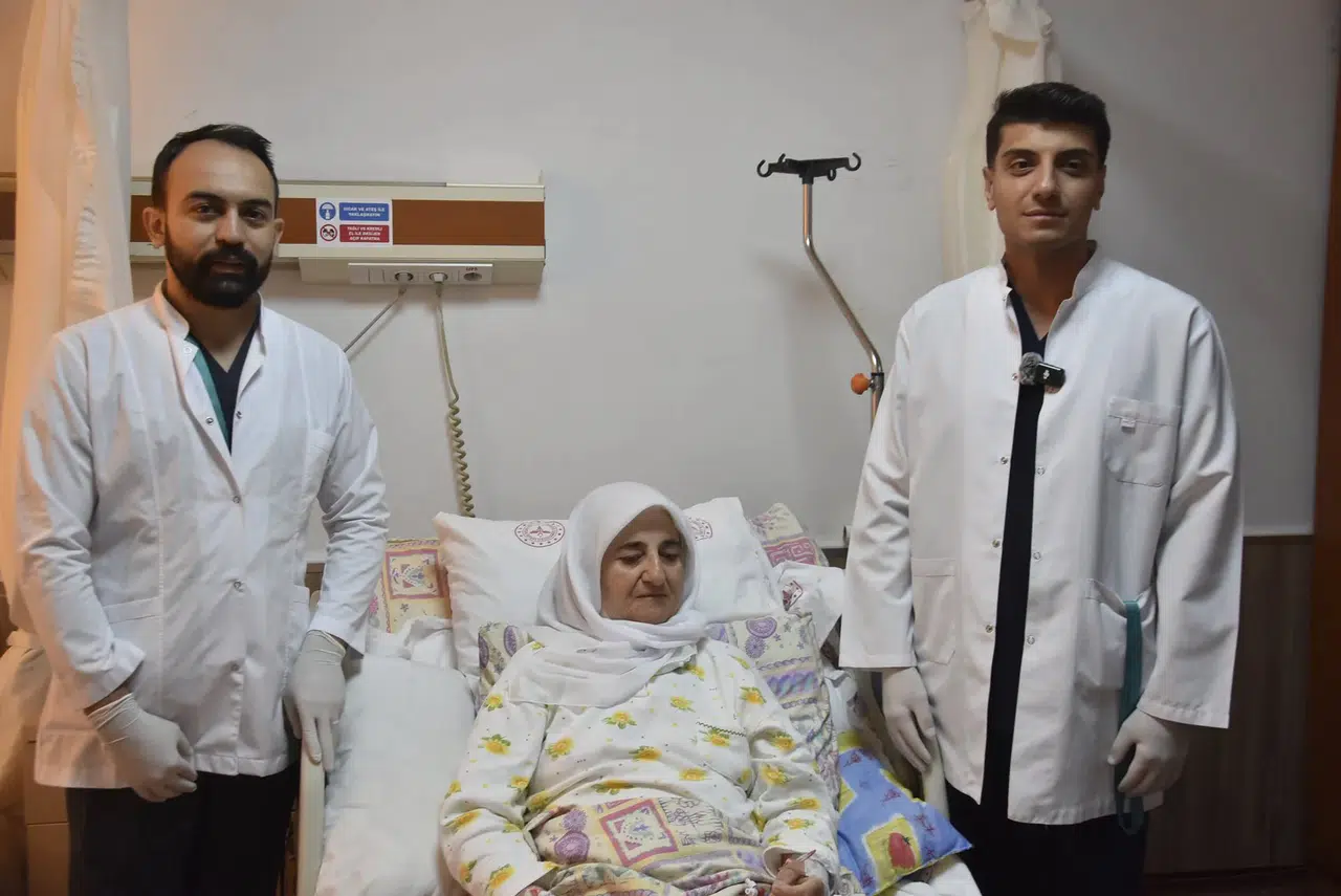 Bitlis'te bir ilk gerçekleşti ve 70 yaşındaki hasta sağlığına kavuştu
