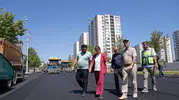 Eşbaşkan Bucak, Talaytepe Caddesi’ndeki asfalt çalışmalarını inceledi