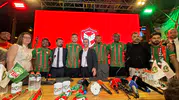 Amedspor yeni transferlerini taraftarıyla birlikte düzenlenen törende resmen duyurdu