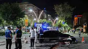 Batman Diyarbakır Caddesi üzerinde otomobil aydınlatma direğine çarparak durabildi