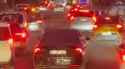 Diyarbakır trafiğinde itfaiye aracına yol vermeyen sürücü tepki çekti