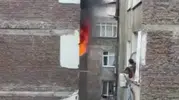 Diyarbakır’da apartmanda yangın: Üçüncü kattaki ev zarar gördü