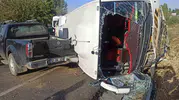 Bingöl'de midibüs ve pikap çarpıştı: 12 kişi yaralandı