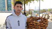 Elazığ'da simit tezgahını emanet edip sınava giren gencin güveni boşa çıkmadı