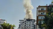 Diyarbakır'da site çatısında çıkan yangın mahalleliyi korkuttu