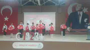 Eleşkirt Cumhuriyet Bayramı coşkusunu minik öğrencilerin gösterileriyle doyasıya yaşadı