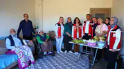Elazığ'da yaşlı çiftin kışlık hazırlıklarına gönüllülerden anlamlı destek