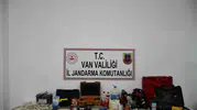 Van Gürpınar'da kaya mezarı patlayıcıyla patlatan defineciler suçüstü yakalandı