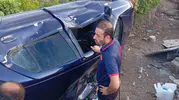 Kurtalan ilçesinde kontrolden çıkan otomobil evin bahçesine devrildi