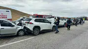 Palu Belediye Başkanı'nın konvoyunda zincirleme kaza yaşandı
