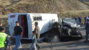 Bingöl yolunda midibüs ve kamyonet çarpıştı