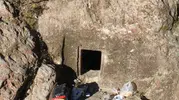 Van Gürpınar'da tarihi kaya mezarına patlayıcıyla saldıran 5 kişi yakalandı
