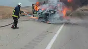 Van Edremit'te seyir halindeki kamyonet alevlere teslim oldu