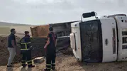 Batman Yenişehir Mahallesinde kum yüklü kamyon devrildi
