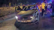 Bingöl'de yolun karşısına geçmeye çalışan iki kişi otomobil çarpmasıyla ağır yaralandı