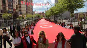 Şırnak sokaklarında dev bayrakla 19 Mayıs coşkusu