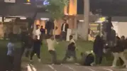 Elazığ Cumhuriyet Meydanı'nda gece kavgası kameraya yansıdı
