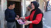 Bağlar Muradiye’de bayram sevinci kapı kapı dağıtıldı
