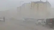 Yüksekova’da fırtına hayatı felç etti
