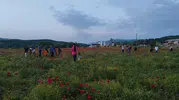 Bingöl yolundaki kırmızı manzara sürücüleri mola vermeye zorladı