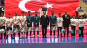 Vanlı gençler 19 Mayıs coşkusunu spor salonunda yaşadı
