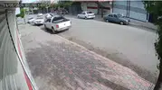 Siverek’te kontrolden çıkan otomobil park halindeki araca çarptı