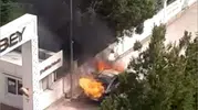 Diyarbakır'da seyir halindeki otomobil patlayarak yandı