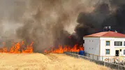 Diyarbakır Bağlar’da korkutan yangın büyümeden söndürüldü