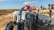 Kızılay aracı Mardin yolunda şarampole devrildi
