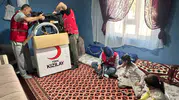Van'da iki vatandaşa Kızılay'dan tekerlekli sandalye desteği
