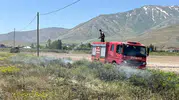 Van'da korkutan anız yangını büyümeden önlendi