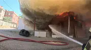 Diyarbakırda marangoz atölyesindeki yangın anı kask kamerasında görüntülendi