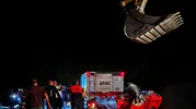 Siirtte yükselen baraj suları bir genci çayın ortasında mahsur bıraktı