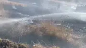Karakoçan ilçesindeki arazi yangını ekiplerin hızlı müdahalesiyle kısa sürede söndürüldü