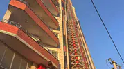 Kızıltepe’de 7 katlı binanın çatısında korkutan yangın kontrol altına alındı