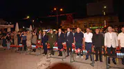 Ahlat halkı demokrasi şehitlerini anmak için meydanlarda toplandı
