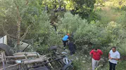 Bingöl Yayladere yolunda kamyonet uçuruma devrildi