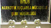 Bitlis merkezli operasyonda araçta 8 kilo uyuşturucu bulundu