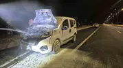 Batman yolunda yanan ticari araç vatandaşların yardımıyla söndürüldü