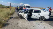 Bitlis Tatvan yolunda iki otomobilin çarpışması sonucu altı kişi yaralandı