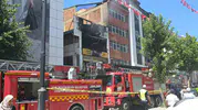 Van Cumhuriyet Caddesindeki üç katlı binada yangın paniği yaşandı