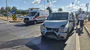 Bingöl merkezde yaşanan trafik kazasında iki araç çarpıştı ve iki kişi yaralandı