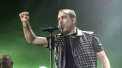 Sahne ışıklarından yardım gönüllülüğüne uzanan bir yaşam: Haluk Levent hakkında merak edilenler