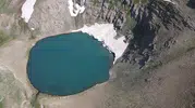 Van’ın yüksek zirvelerinde kar ve turkuazın buluştuğu gizli buzul gölü